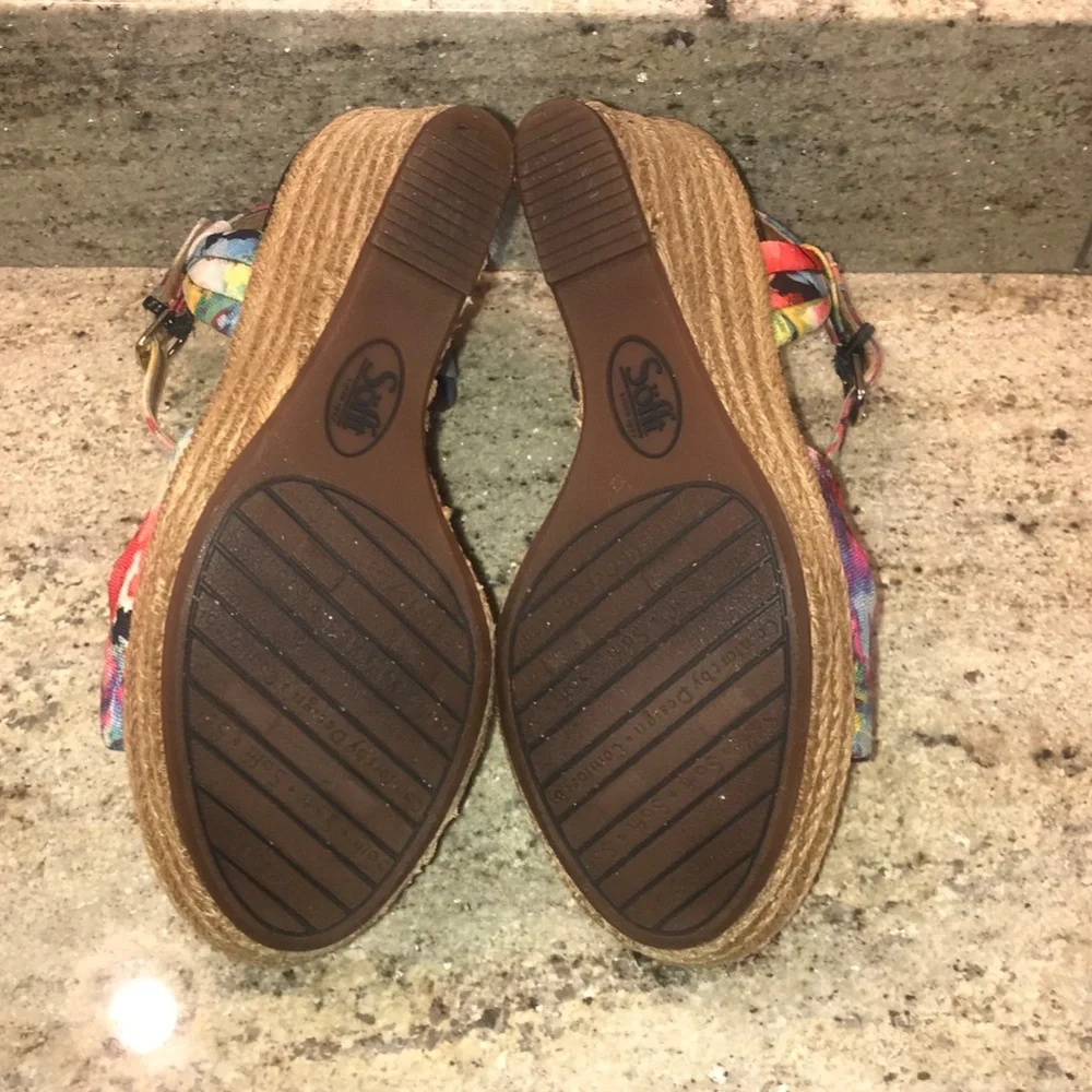 Sofft Floral Wedges / Sandals Size 8